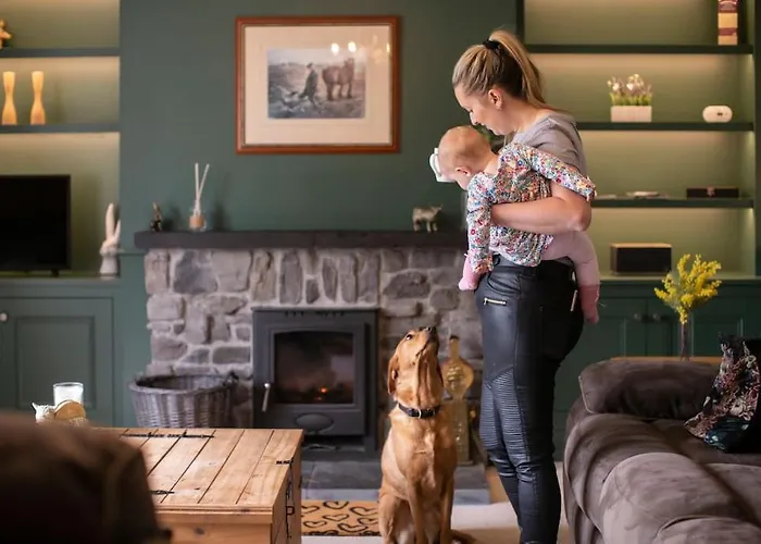 Calm Scottish Country Escape With Hot Tub Sleeps 6