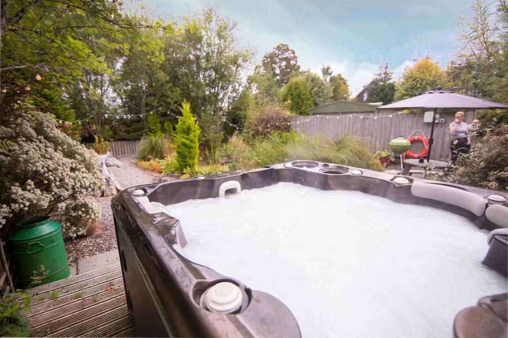 Calm Scottish Country Escape With Hot Tub Sleeps 6 Holiday home Inverness